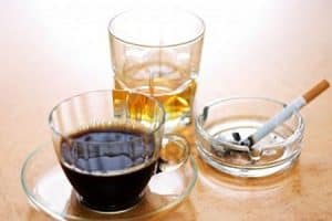 Halitosis producida por café, tabaco y alcohol