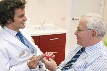 Anciano en el dentista