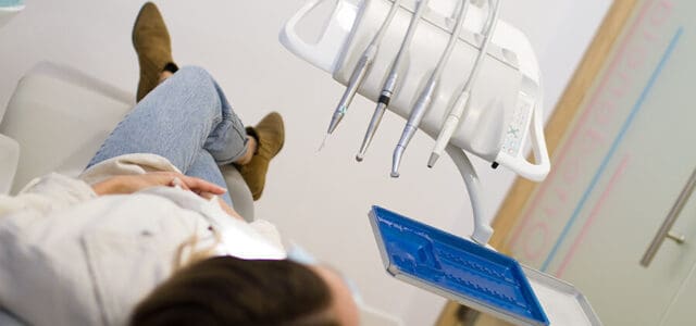 Mujer embarazada dentista