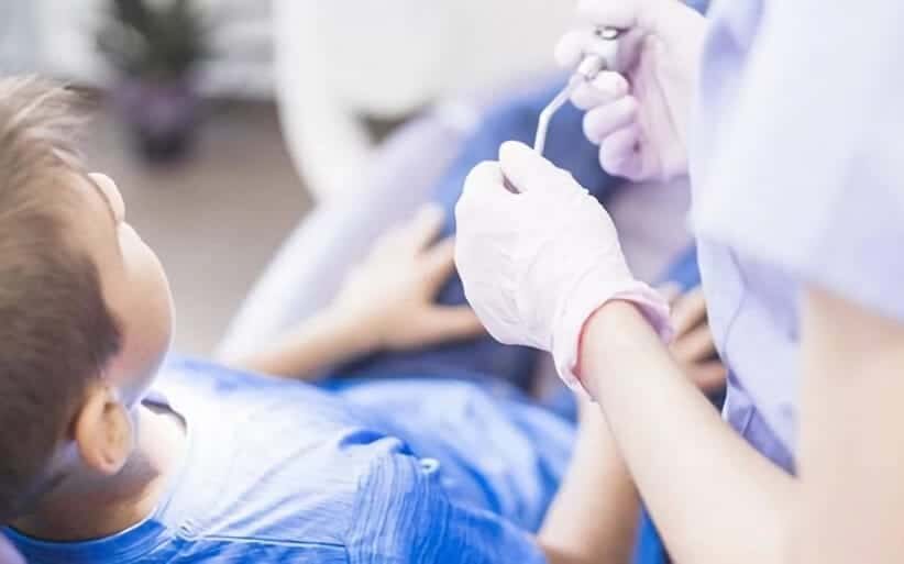 cómo tratar la anquilosis dental