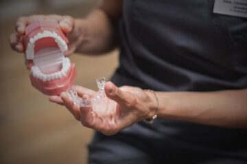 Conoce cómo se transforma tu sonrisa antes y después de ortodocnia invisible
