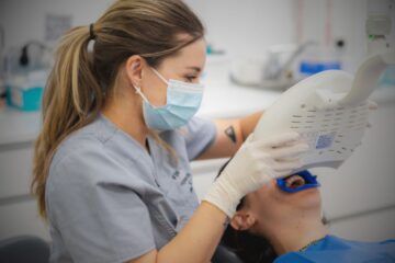 Blanqueamiento dental con luz