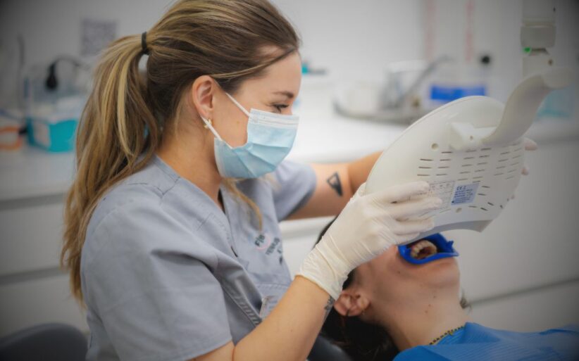 Blanqueamiento dental con luz
