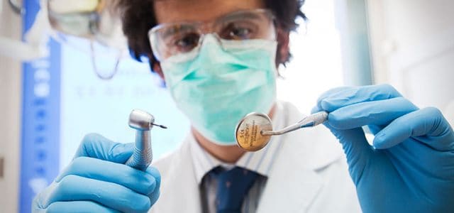 Cirujano Clínica Dental Ferrus & Bratos Cirujano dental en Madrid