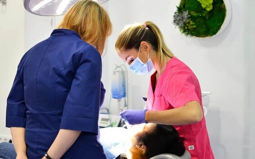 Curetaje dental paso a paso El raspado se realiza por periodoncistas