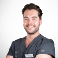 Especialista en implantología y periodoncia Dr. Pedro Rodriguez