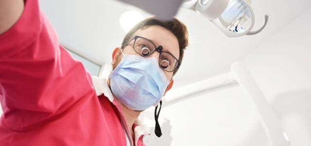 Dentista especializado en endodoncia