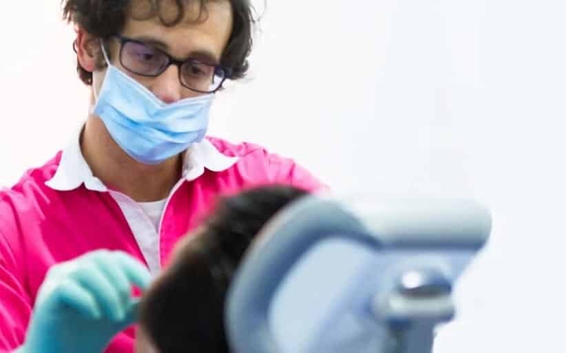 Implantes dentales con poco hueso Es posible si se realiza una intervenciónprevia
