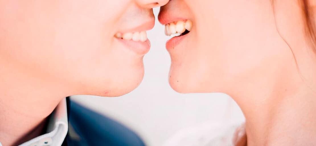 ¿Las caries se pegan o se contagian al besar? Ferrus&Bratos