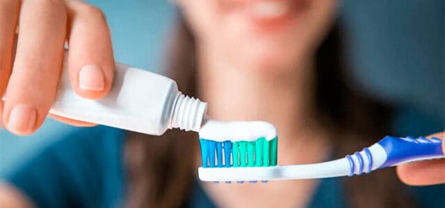 Lavarse los dientes sin pasta La mejor pasta de dientes