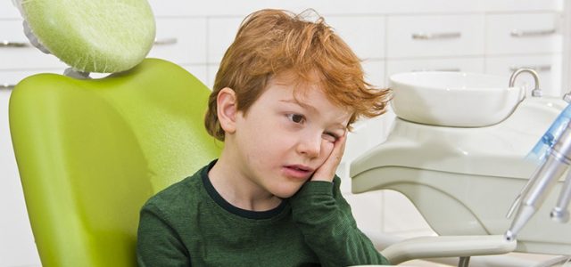 Hijo se ha roto un diente Niño se ha roto un diente