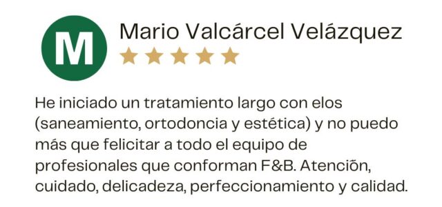 Aparece una reseña real de una opinión de carillas dentales