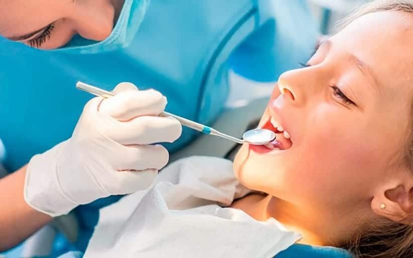 Cómo saber si tu hijo necesita brackets Primera visita al dentista