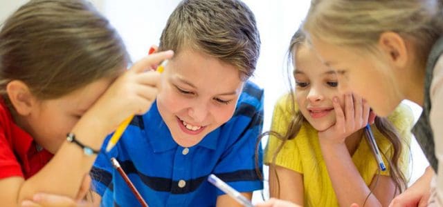Niños y bebés con paladar ojival Niños y bebés con paladar estrecho