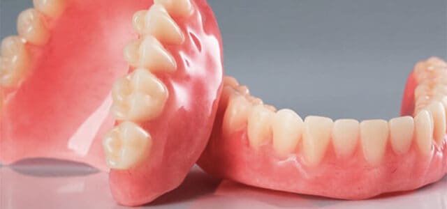 Orthoarte Odontología Integral - Si tienes dientes postizos y los usas  mucho o simplemente quieres una medida adicional de estabilidad, puedes  utilizar un adhesivo permanente para dentaduras postizas. Aunque no es útil