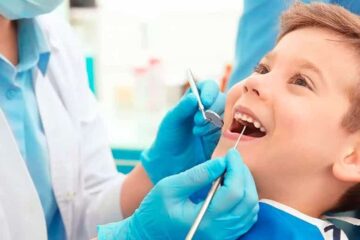 Niño en el dentista