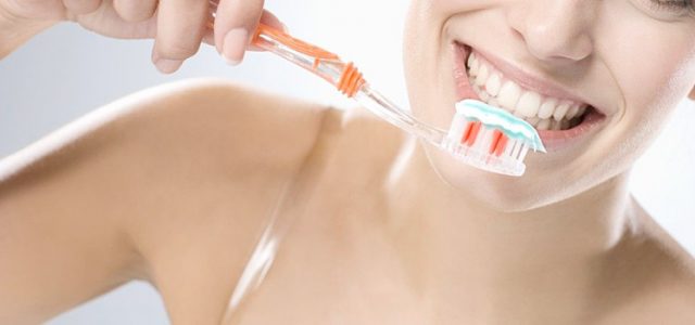 Flúor para prevenir la caries dental Flúor para evitar las caries en los dientes