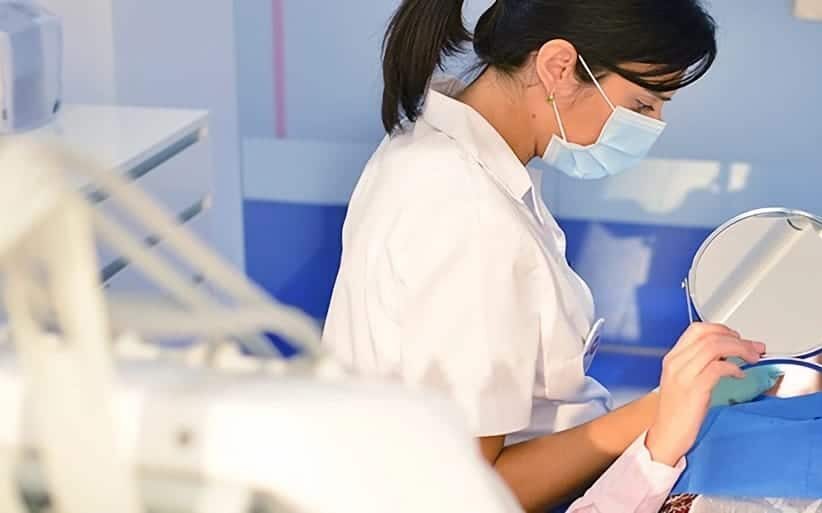 Cómo funcionan los brackets invisibles