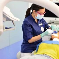 Qué dientes se blanquean en un blanqueamiento dental