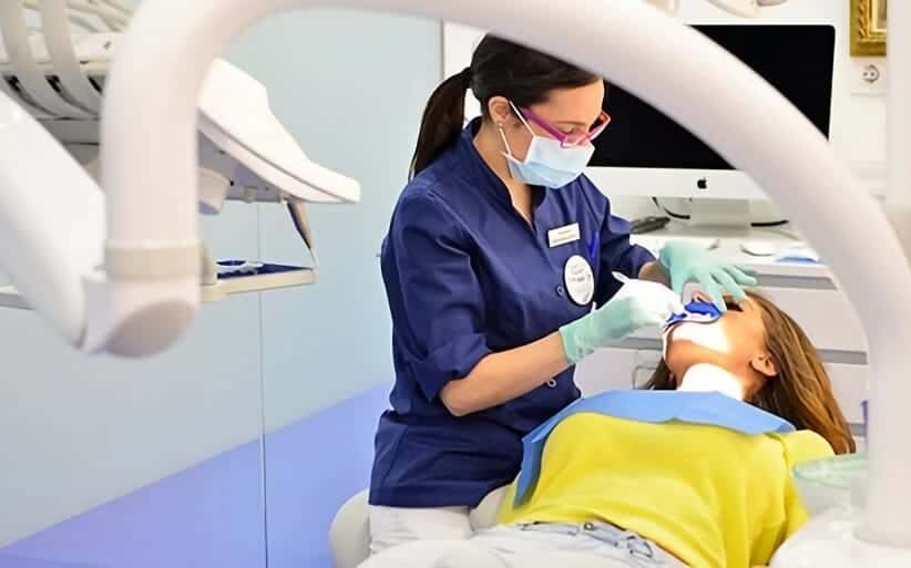 Qué dientes se blanquean en un blanqueamiento dental