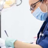 Verdades y mentiras comunes sobre la limpieza dental